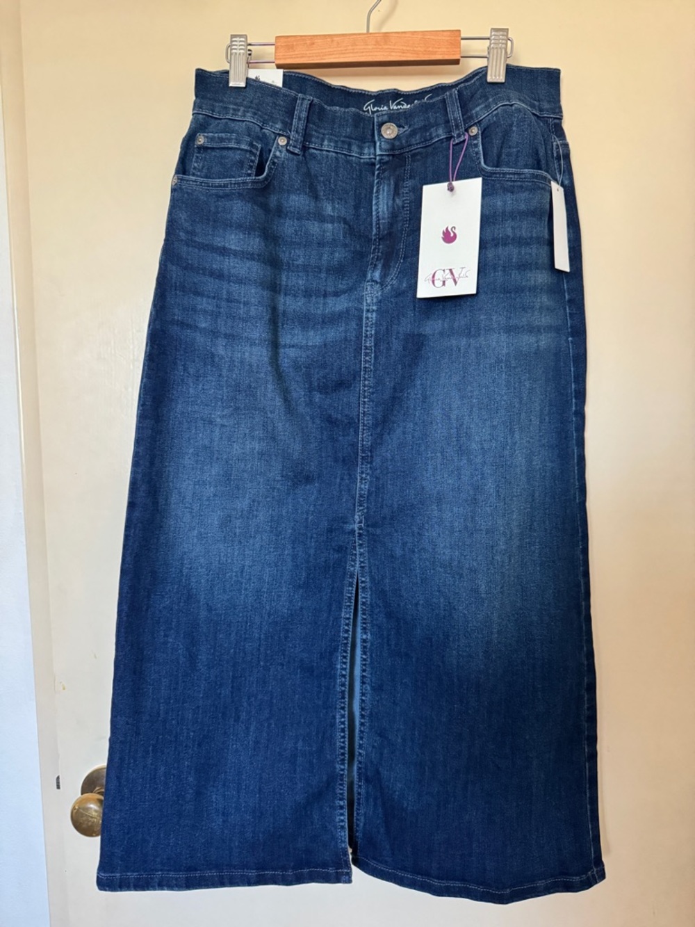 Gloria Vanderbilt Dark Blue Denim Skirt with front slit size 8P